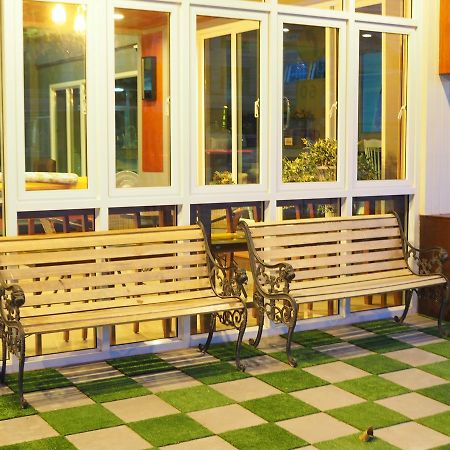 Ostello A Nighttime Krabi town Esterno foto