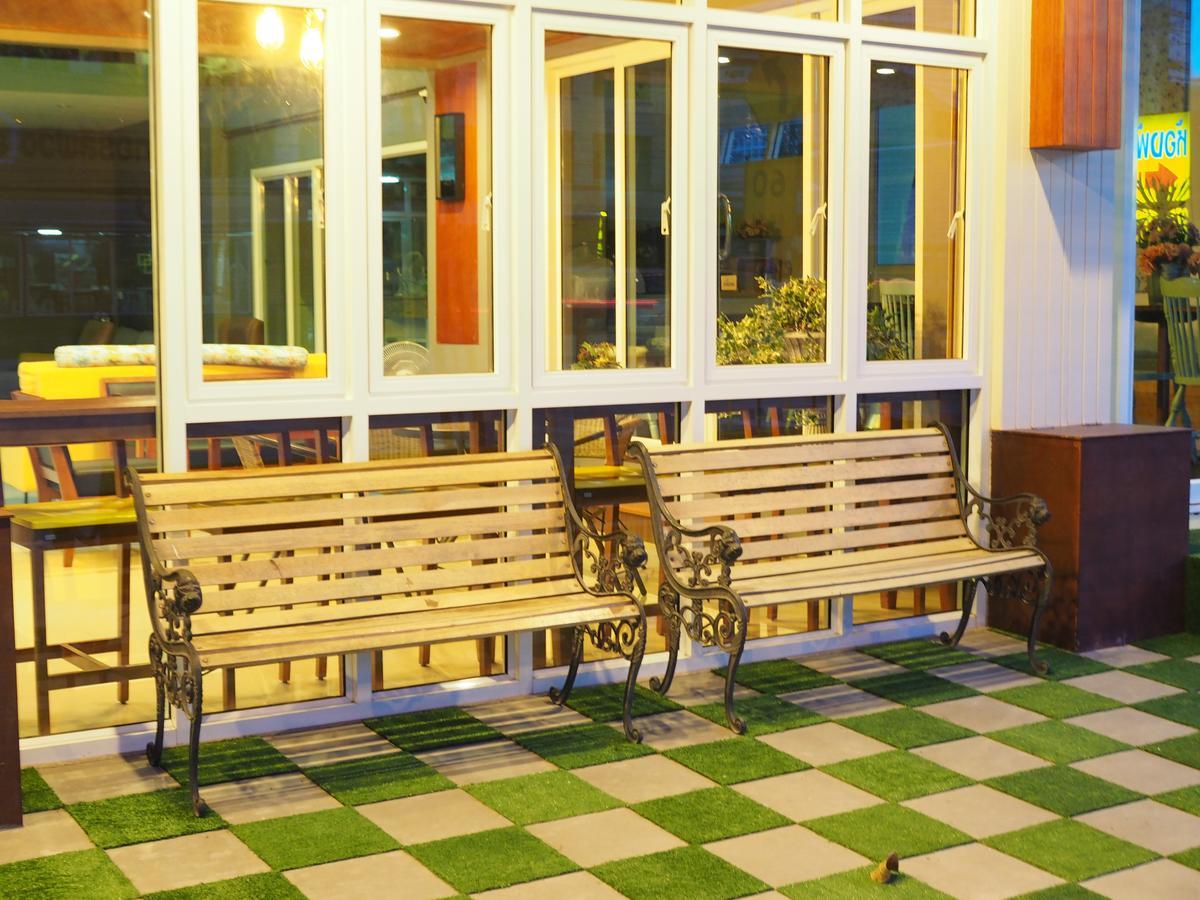 Ostello A Nighttime Krabi town Esterno foto