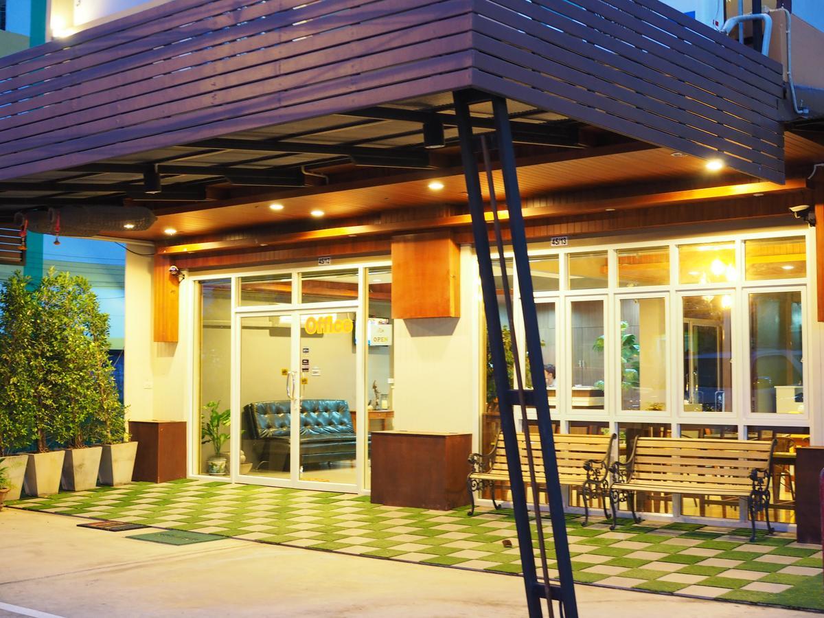 Ostello A Nighttime Krabi town Esterno foto