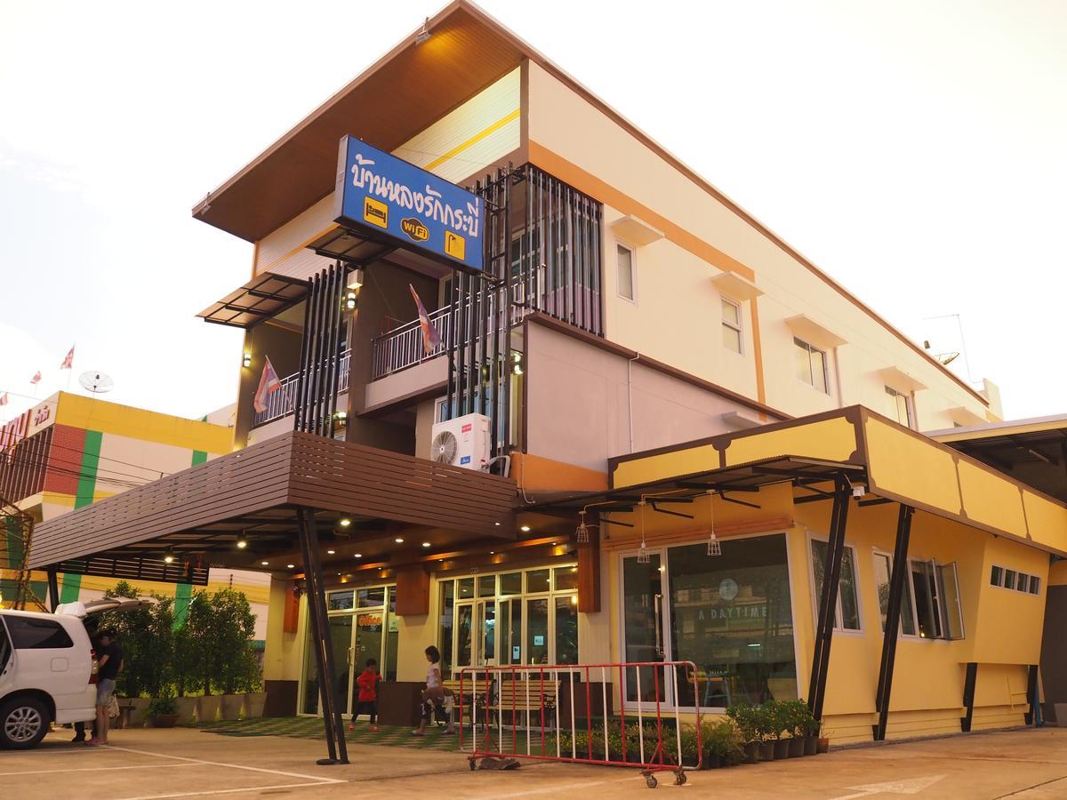 Ostello A Nighttime Krabi town Esterno foto